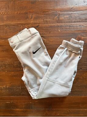 Nike Kids Light Gray Athletic Jogger PantsSz 5/6